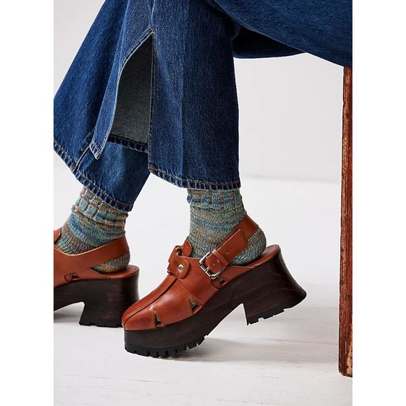 🆕 FREE PEOPLE Astoria Clogs / Saddle Tan - Picture 2 of 10